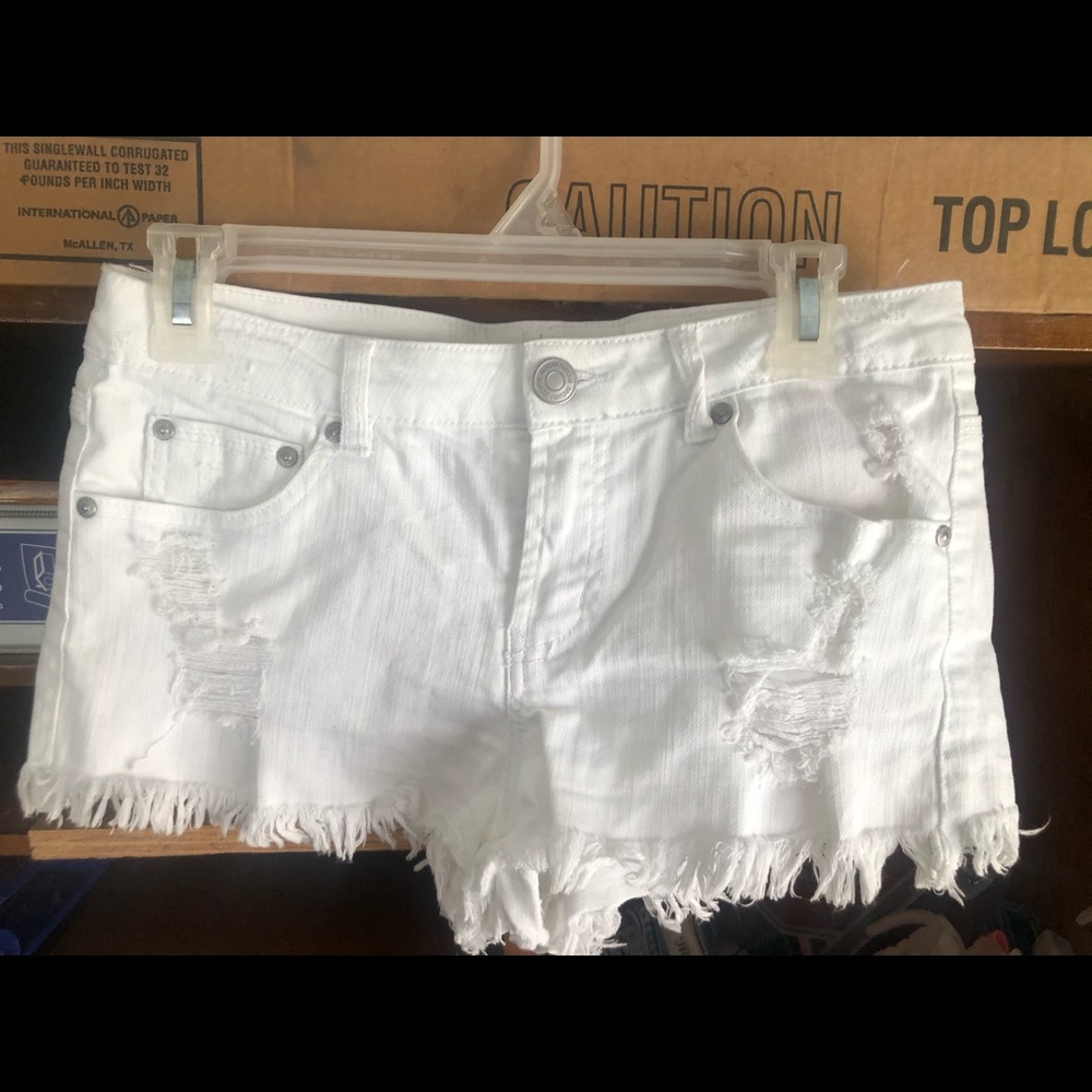 Almost Famous size 7 white Jean shorts